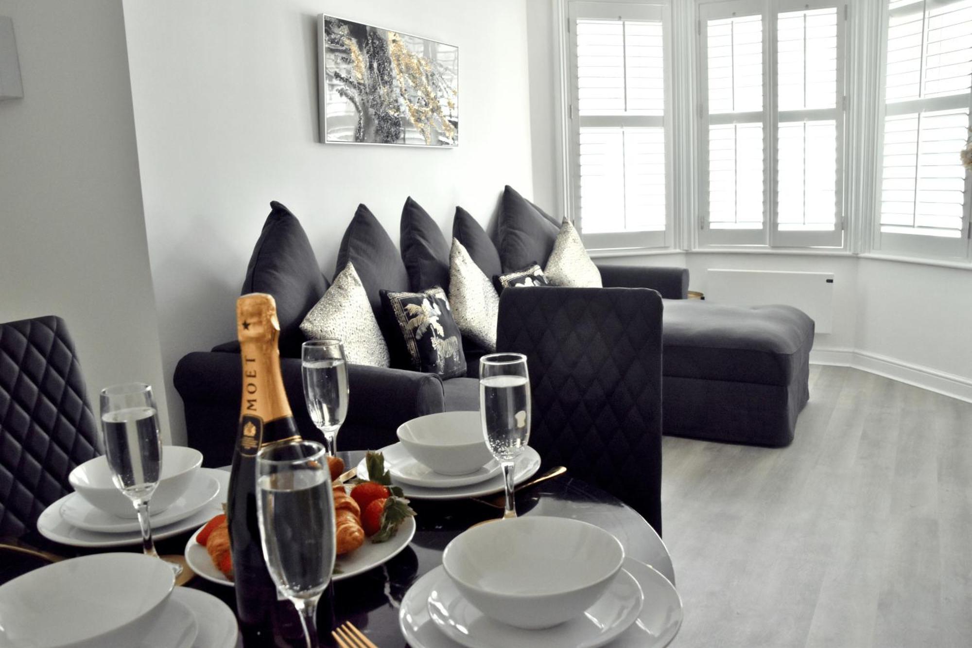 Modern Town Centre Flat - Free Shared Parking, King Size Bed, 5 Minutes Walk To Beach Bournemouth Esterno foto