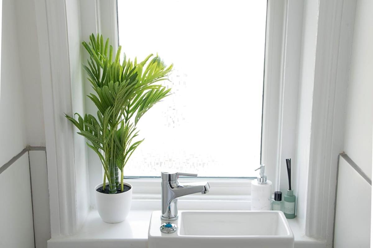 Modern Town Centre Flat - Free Shared Parking, King Size Bed, 5 Minutes Walk To Beach Bournemouth Esterno foto