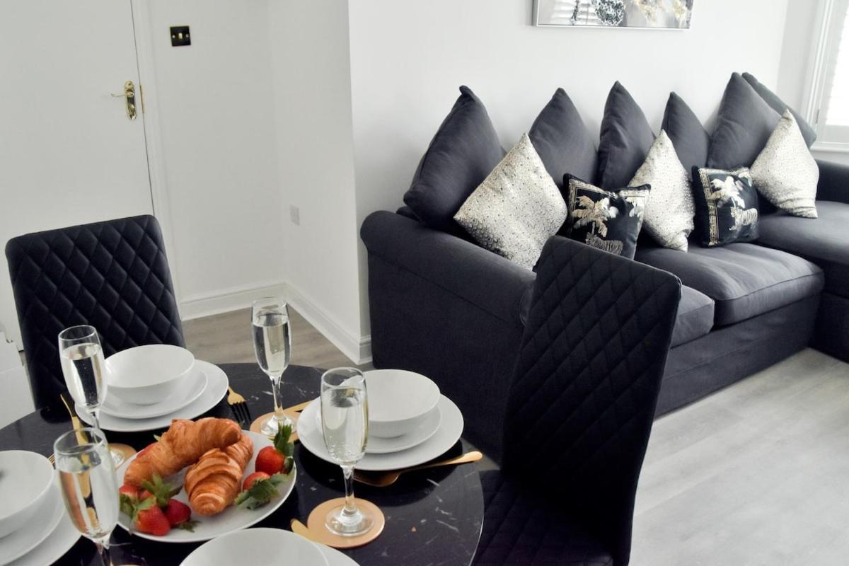 Modern Town Centre Flat - Free Shared Parking, King Size Bed, 5 Minutes Walk To Beach Bournemouth Esterno foto