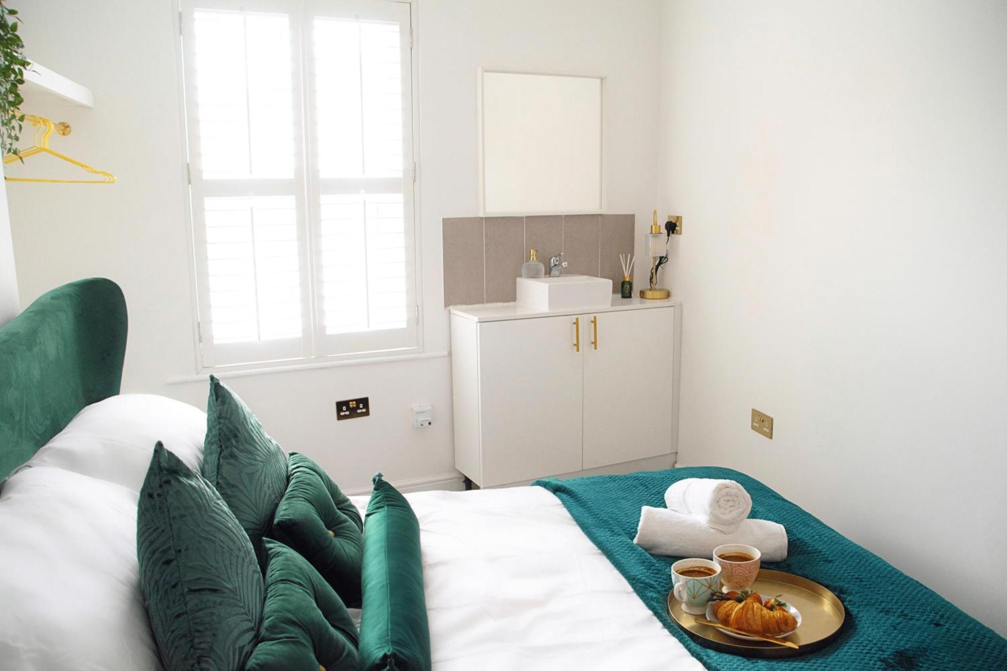 Modern Town Centre Flat - Free Shared Parking, King Size Bed, 5 Minutes Walk To Beach Bournemouth Esterno foto