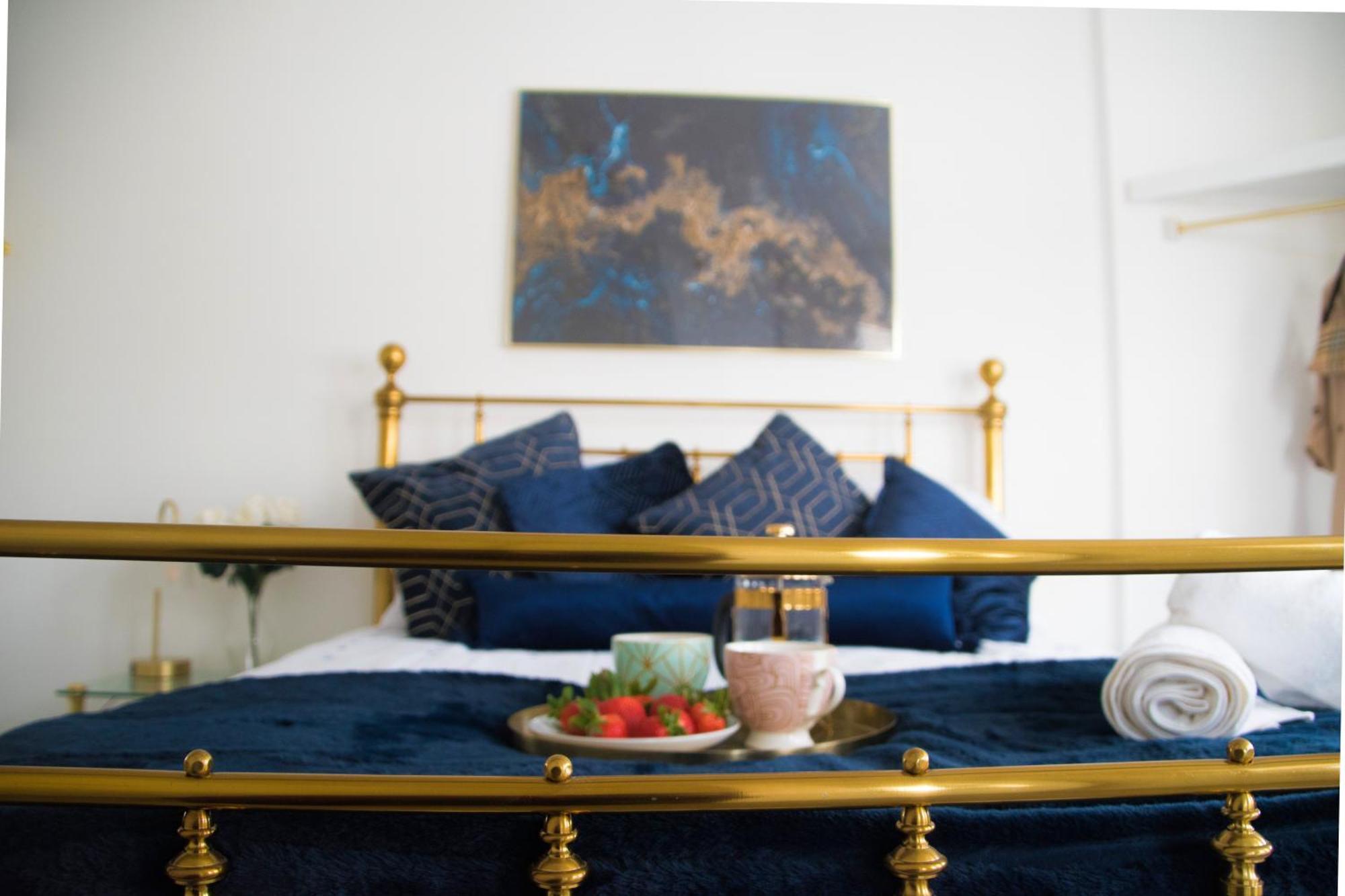 Modern Town Centre Flat - Free Shared Parking, King Size Bed, 5 Minutes Walk To Beach Bournemouth Esterno foto