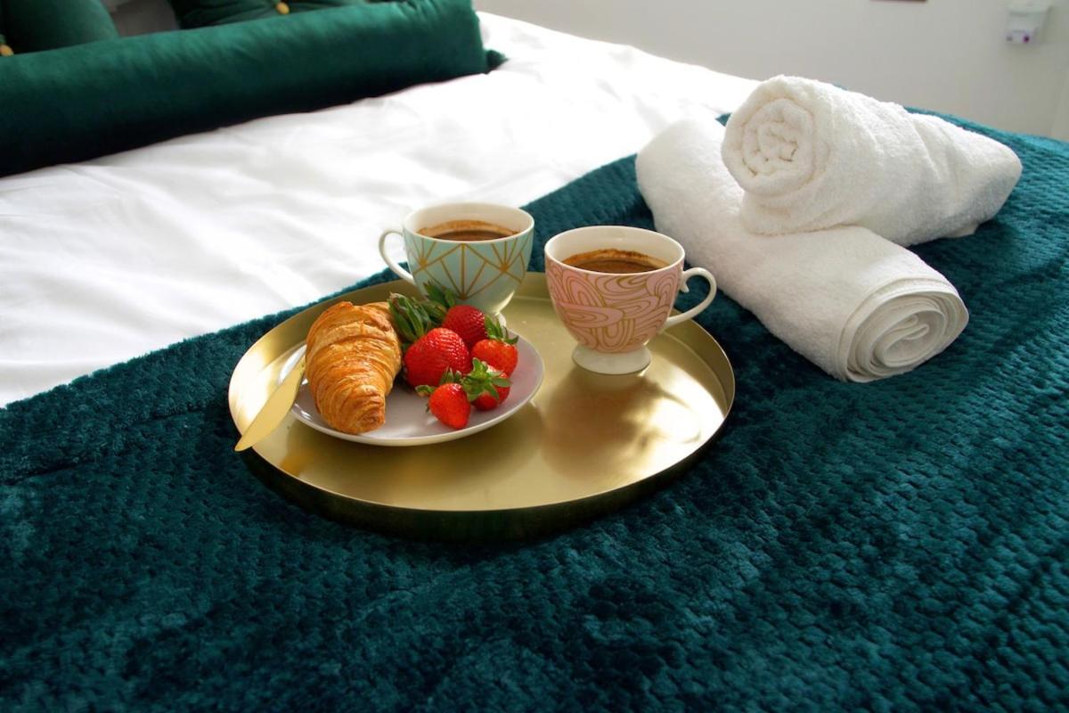 Modern Town Centre Flat - Free Shared Parking, King Size Bed, 5 Minutes Walk To Beach Bournemouth Esterno foto