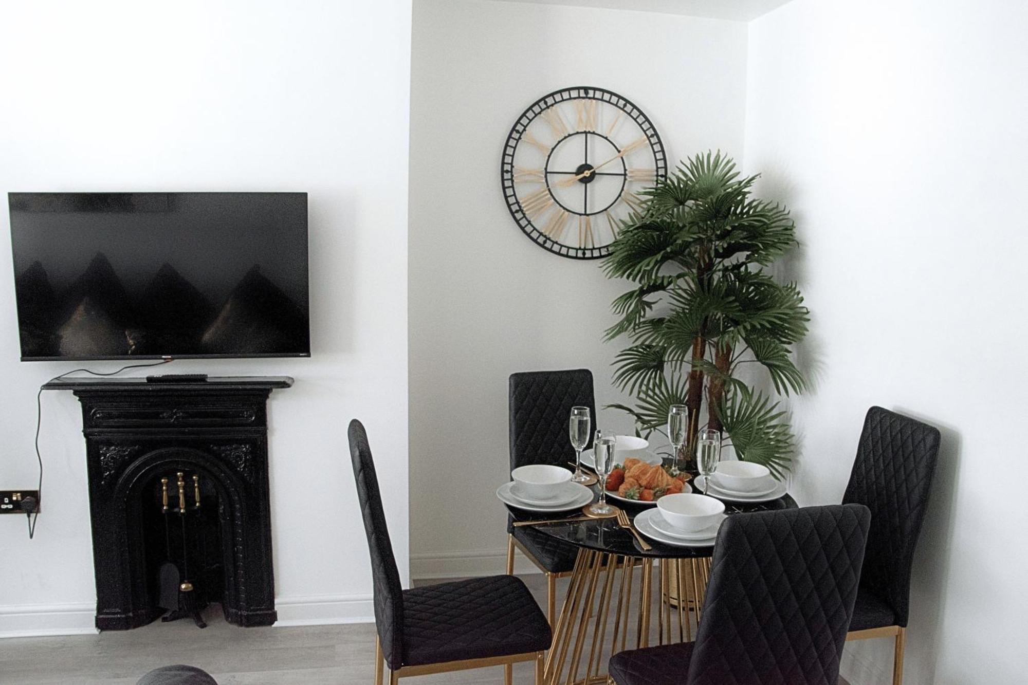 Modern Town Centre Flat - Free Shared Parking, King Size Bed, 5 Minutes Walk To Beach Bournemouth Esterno foto