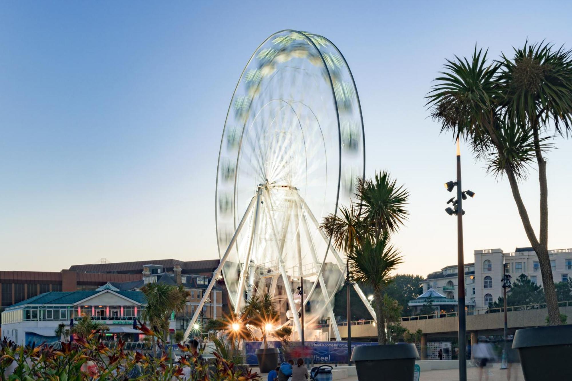 Modern Town Centre Flat - Free Shared Parking, King Size Bed, 5 Minutes Walk To Beach Bournemouth Esterno foto
