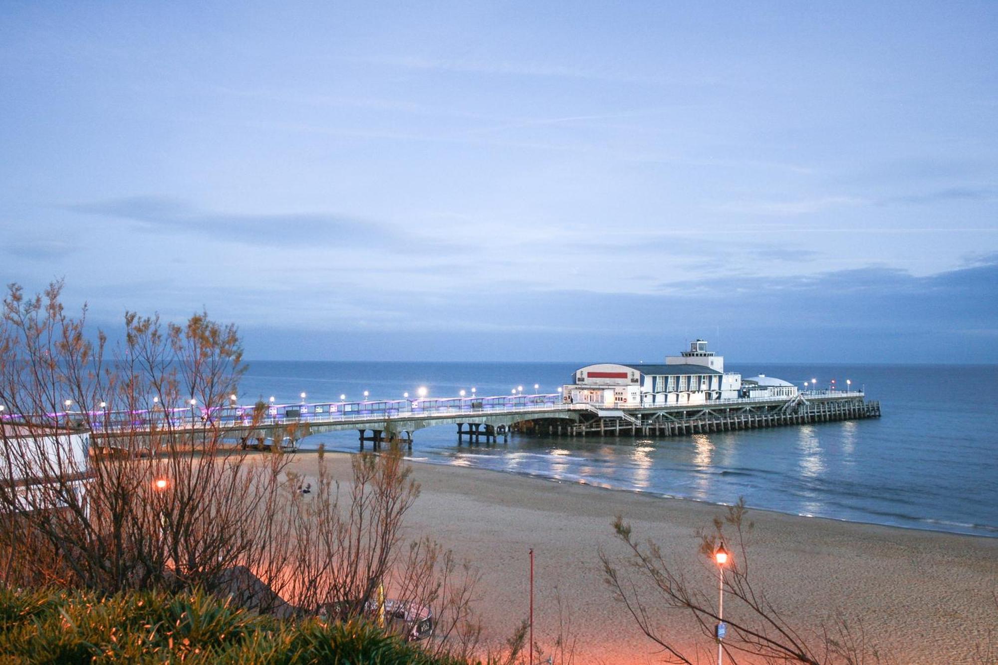 Modern Town Centre Flat - Free Shared Parking, King Size Bed, 5 Minutes Walk To Beach Bournemouth Esterno foto