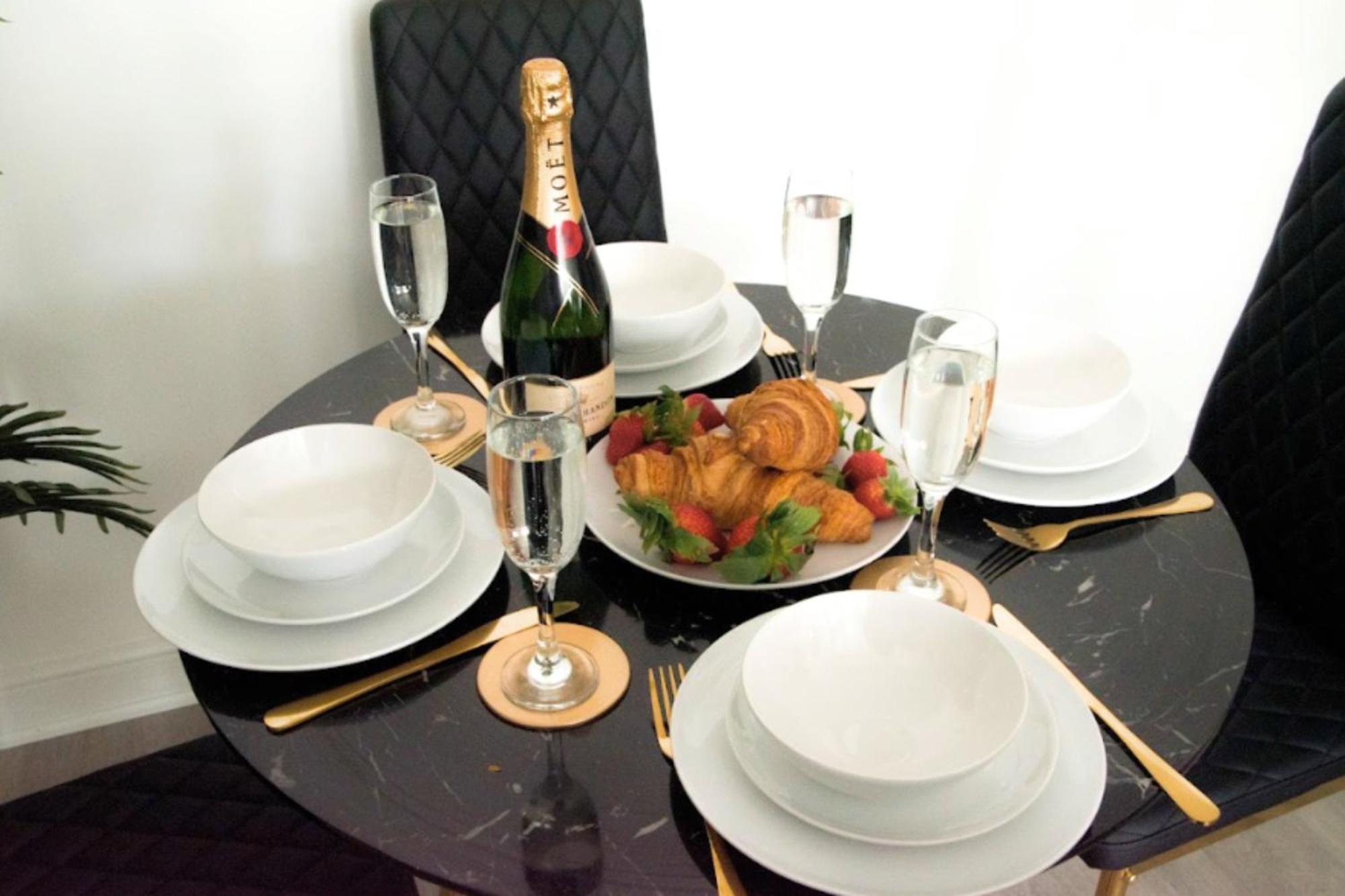 Modern Town Centre Flat - Free Shared Parking, King Size Bed, 5 Minutes Walk To Beach Bournemouth Esterno foto