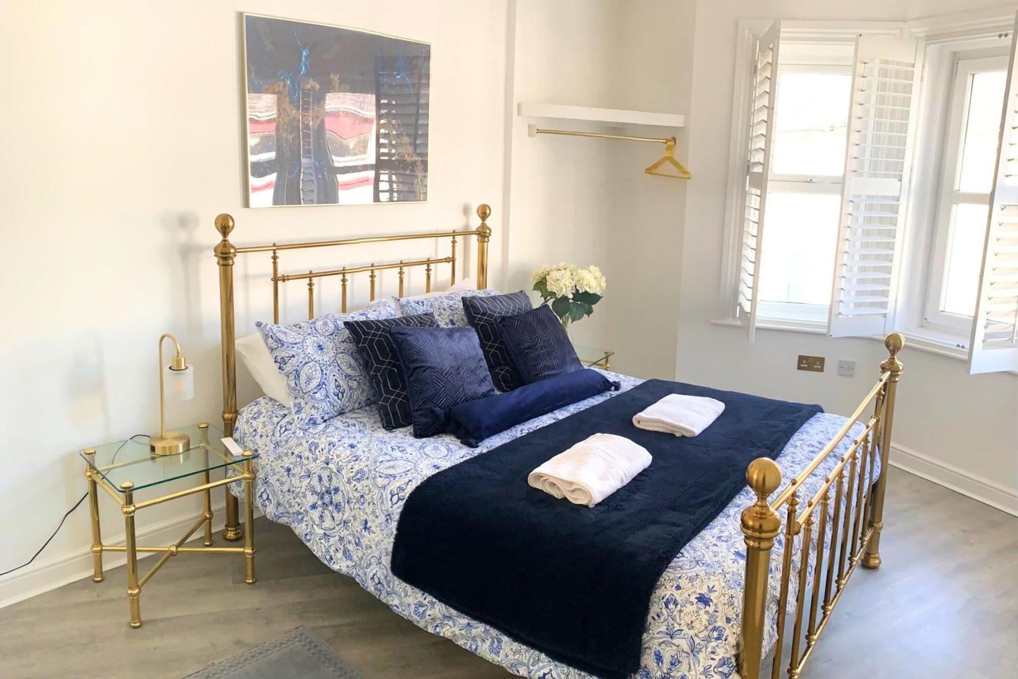 Modern Town Centre Flat - Free Shared Parking, King Size Bed, 5 Minutes Walk To Beach Bournemouth Esterno foto